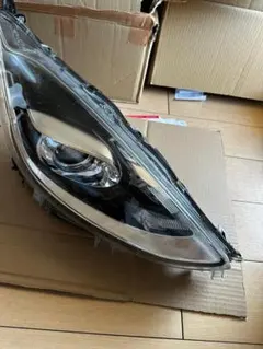 トヨタアクア　nhp10 LED用　右ヘッドライトのサムネイル