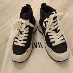 ZARA 人気デザイン　キッズスニーカー　ハイカット　キルティング　レディースのサムネイル