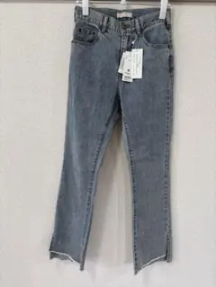 新品タグ付き グレー スリットデニムパンツのサムネイル