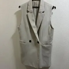 GU ベージュ ダブルボタン ノースリーブベスト