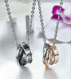 ペア3連リングネックレス／メッセージ刻印／クリアジルコニア／ブラック／ゴールド