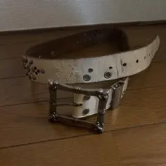 装飾的な金属バックル ホワイトレザーベルト