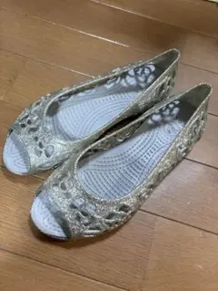 Crocs ラメ入り サンダル シルバー　J3(21〜22cm相当)のサムネイル