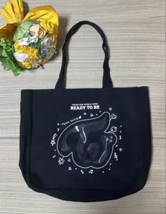 TWICE痛バック　READY TO BE ブラックトートバッグ新品未使用 缶バッジつき】TWICE READY TO BE 痛バッグ - メルカリ