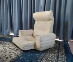 リクライニングチェア　上品なアイボリーカラー　ひじ掛け付き