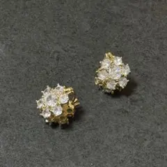 クリスタル装飾 花形ピアス　春