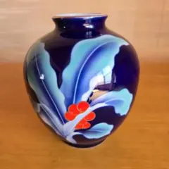 有田焼　深川製磁　青い葉と花の装飾の陶器花瓶　希少 有田焼 深川製磁 青い葉と花の装飾の陶器花瓶 希少 有田焼 深川