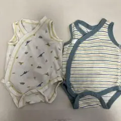 恐竜柄とストライプの肌着2枚セット　50-60cm