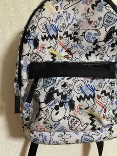 スヌーピーのグラフィックデザインの小型リュック