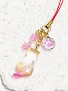 751　お花を付けた猫　桃✕黄　ストラップ