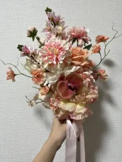 華やかな造花ブーケ（ダリア・オーキッド）