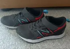 New Balance スニーカー グレー 18.5