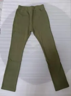 オリーブグリーン 長ズボン 130サイズ　男の子