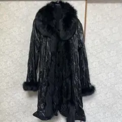 ファー付き黒ダウンジャケット