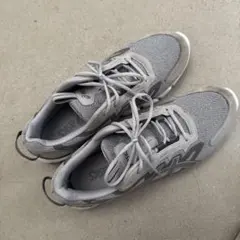 ASICS メンズスニーカー グレーのサムネイル
