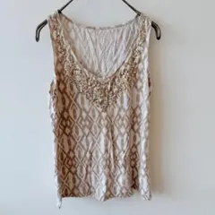 刺繍付きベージュタンクトップ　ビーズ刺繍　リゾート