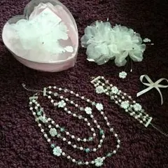 ウェディングにぴったり ４点セット ヘッドドレス ネックレス ブレスレット