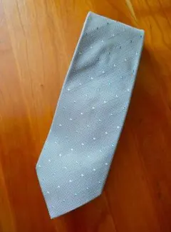 値下げ！Aquascutum ネクタイ シルバー地に水色と明るい青のドット