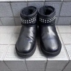 【美品】レア UGG スタッズ付き ブラックムートンブーツ
