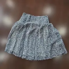 白黒幾何学模様 フレアスカート