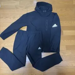 アディダス フード付きジャケットとパンツセット ブラック