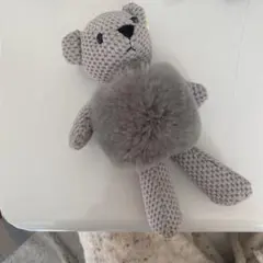 ファー付きグレーのクマのぬいぐるみ