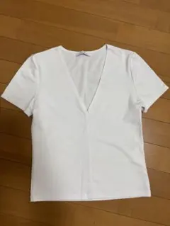 ZARA VネックホワイトTシャツ 半袖　Sサイズ