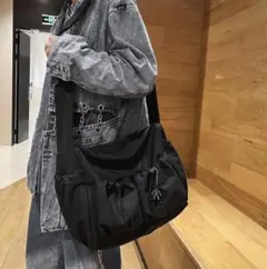 ショルダーバッグ　斜めショルダー　メッセンジャーバッグ　マルチポケット　男女兼用