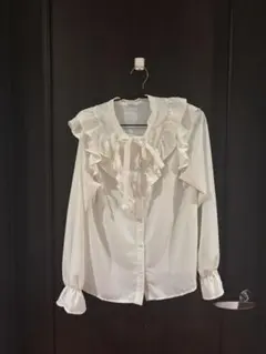 ホワイト フリル付き長袖シャツ 夢展望のサムネイル
