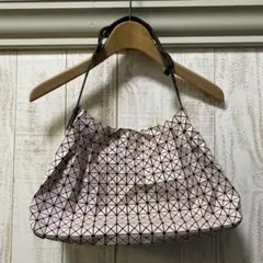 BAOBAO ISSAYMIYAKE ワンショルダーバッグ ピンク ラメのサムネイル