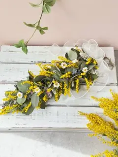 春を運ぶミモザの縦長ガーランド
