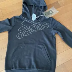 新品　アディダス　パーカー140cm