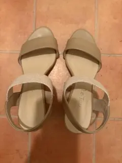 Le Talon ベージュ ストラップサンダル