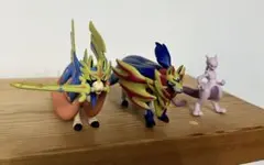 ポケモン フィギュア ザシアン、ザマゼンタ、モンコレソードシールドセット