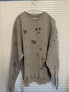 ダメージ加工オーバーサイズグレーセーター