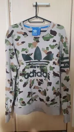 adidas 迷彩　カモフラ　クルーネック トレーナー