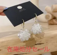 花びらボールピアス　パール　フラワー　　結婚式　ピアス　イヤリング