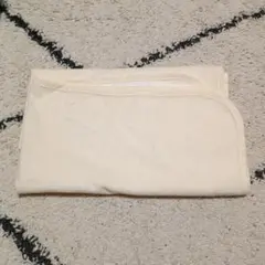 美品 防水シーツ おねしょシーツ クリーム色 標準サイズ ベビー用品 寝具 男女