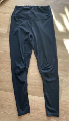 ブラック スパッツ 小さな穴あり