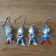 ウルトラマン キーホルダー 4体セット