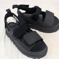 【美品】UGG GoldenGlow Sandal 厚底サンダル　ブラック　23のサムネイル