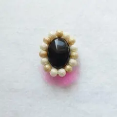 ビーズ刺繍ブローチ　ブラック×シュガーパール　174