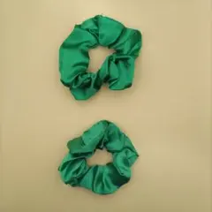サテン　 ヘアシュシュ 　2個セット　緑色　グリーン　003