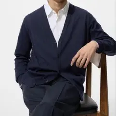 UNIQLO ニットVネックカーディガン ネイビー XSサイズのサムネイル