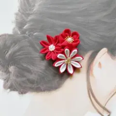 和装や卒業式にも◎　赤色のつまみ細工髪飾り（ヘアクリップ）コサージュ２way