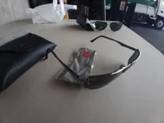 Ray-Ban グレー サングラス ケース付きRB3498になります。