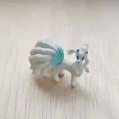 ポケモン　アローラキュウコン　フィギュア