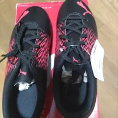 PUMA ブラック/レッド トレーニングシューズ 23.0