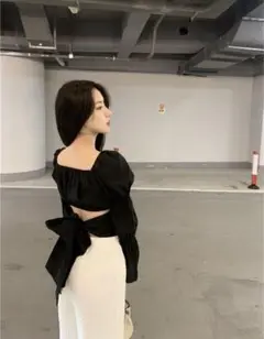 バックリボントップス