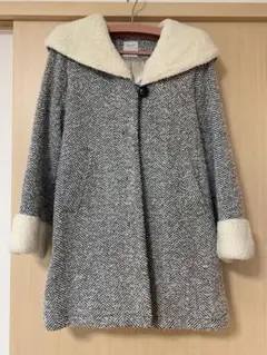 【値下げしました】ヘリンボーン柄　コート　ページボーイ